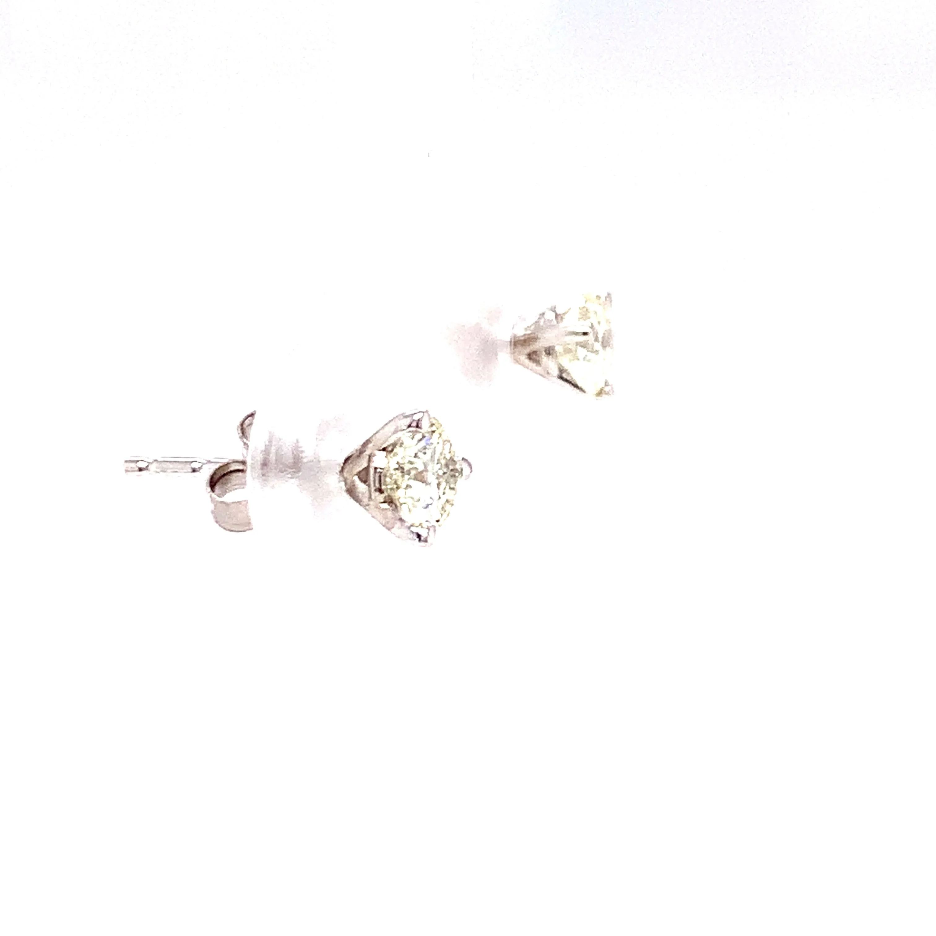 0.61tw Round Diamond Stud Earrings