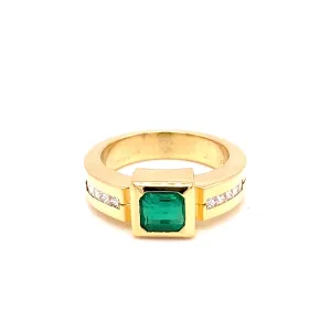 18KY Custom Emerald And Diamond Fashion Ring