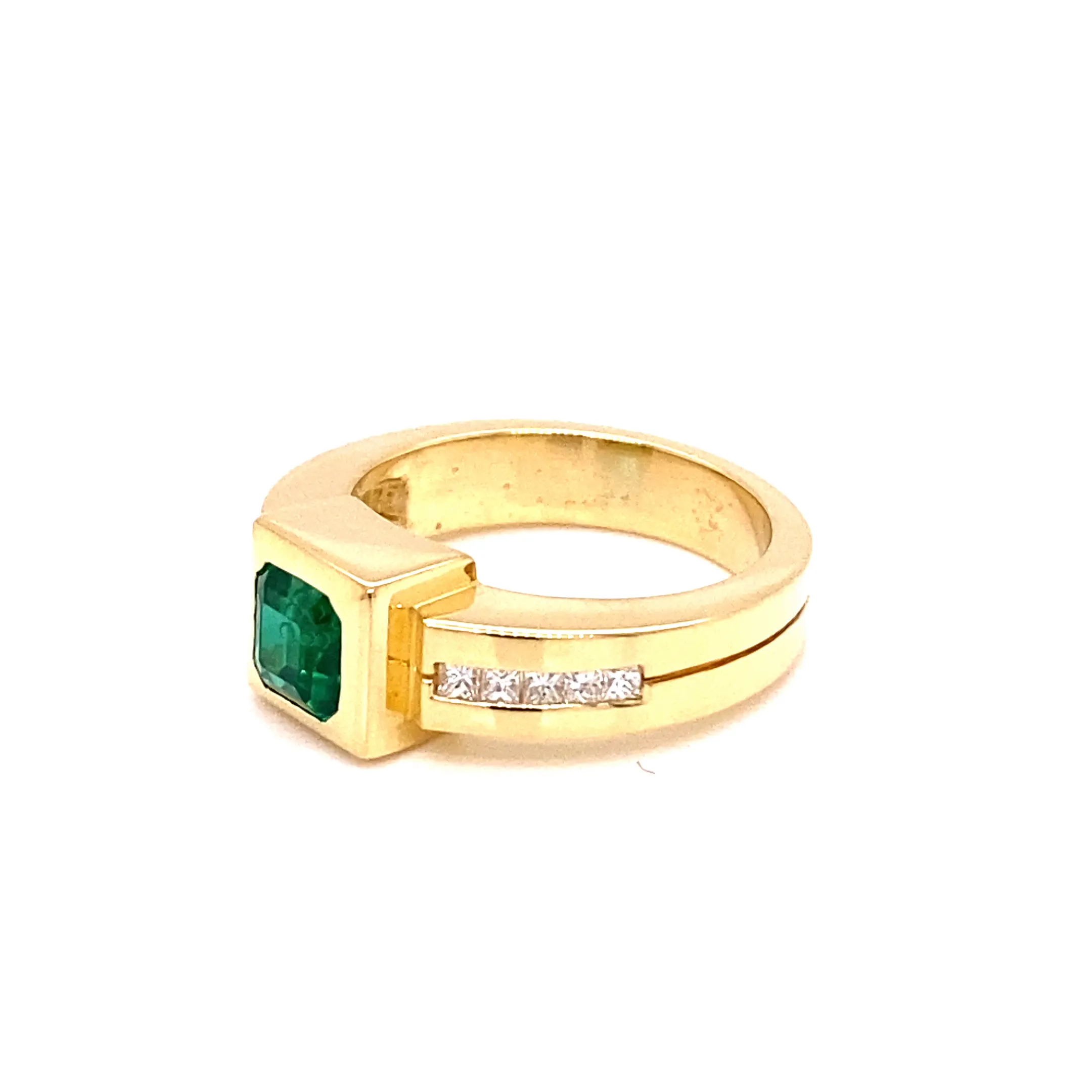 18KY Custom Emerald And Diamond Fashion Ring