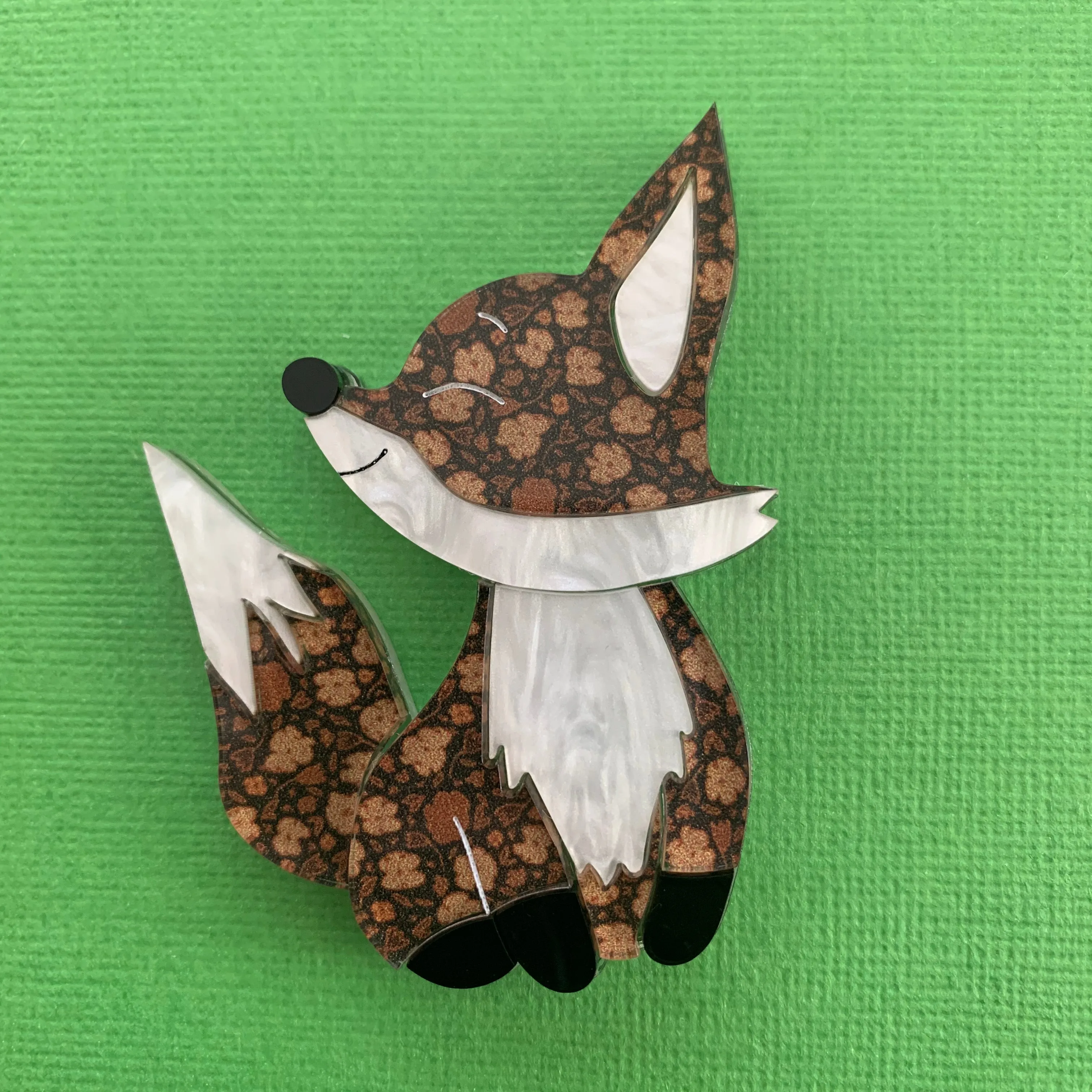 Chester the🦊 fox - brooch