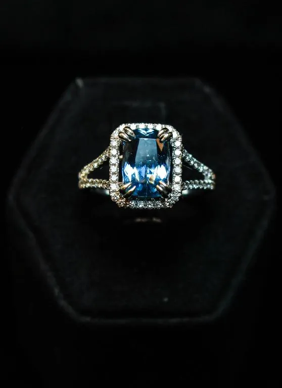 DIAMOND Aquamarine Ring 14 Karat White Gold Size 6 1/2