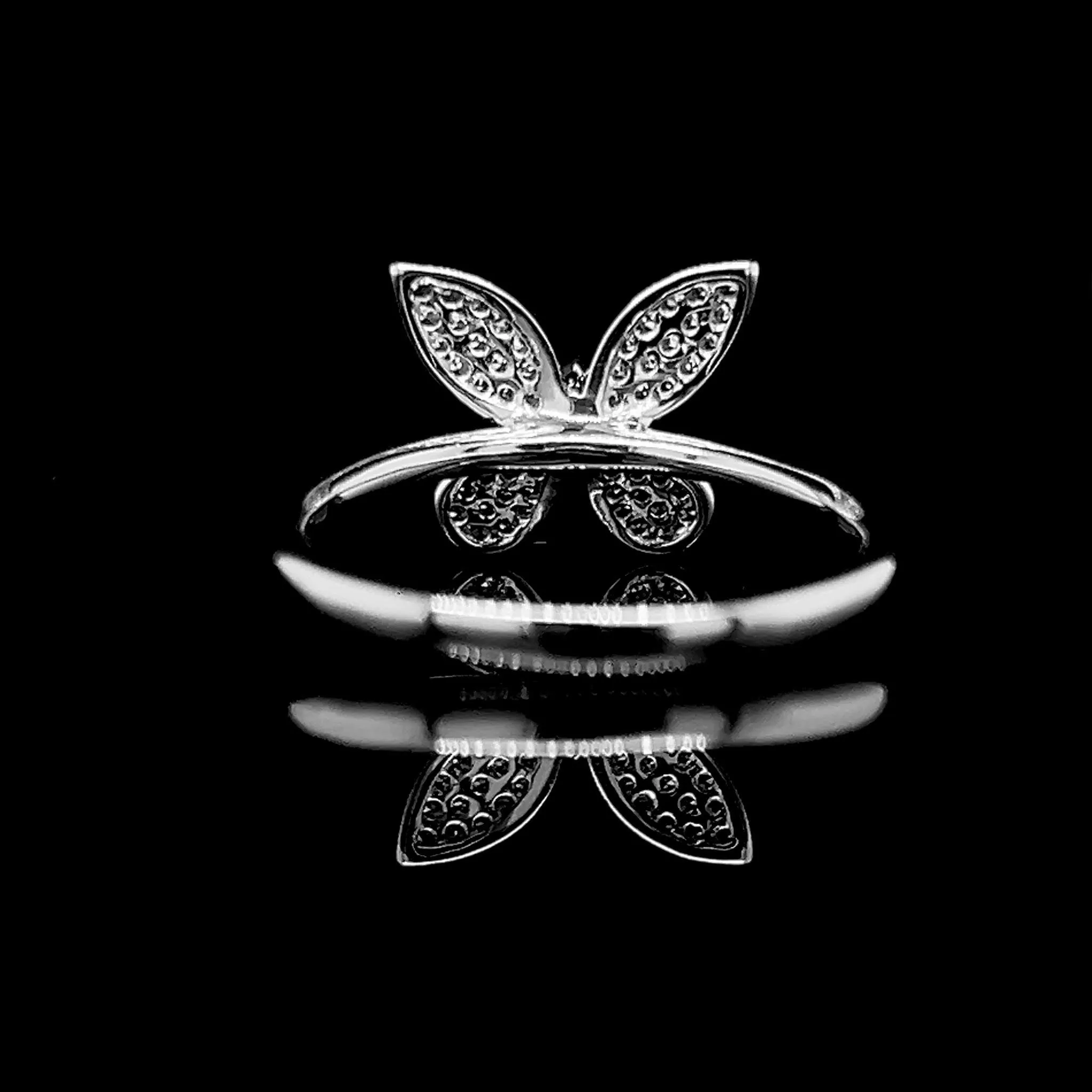 #LVNA2024 | Butterfly Paved Diamond Ring 18kt