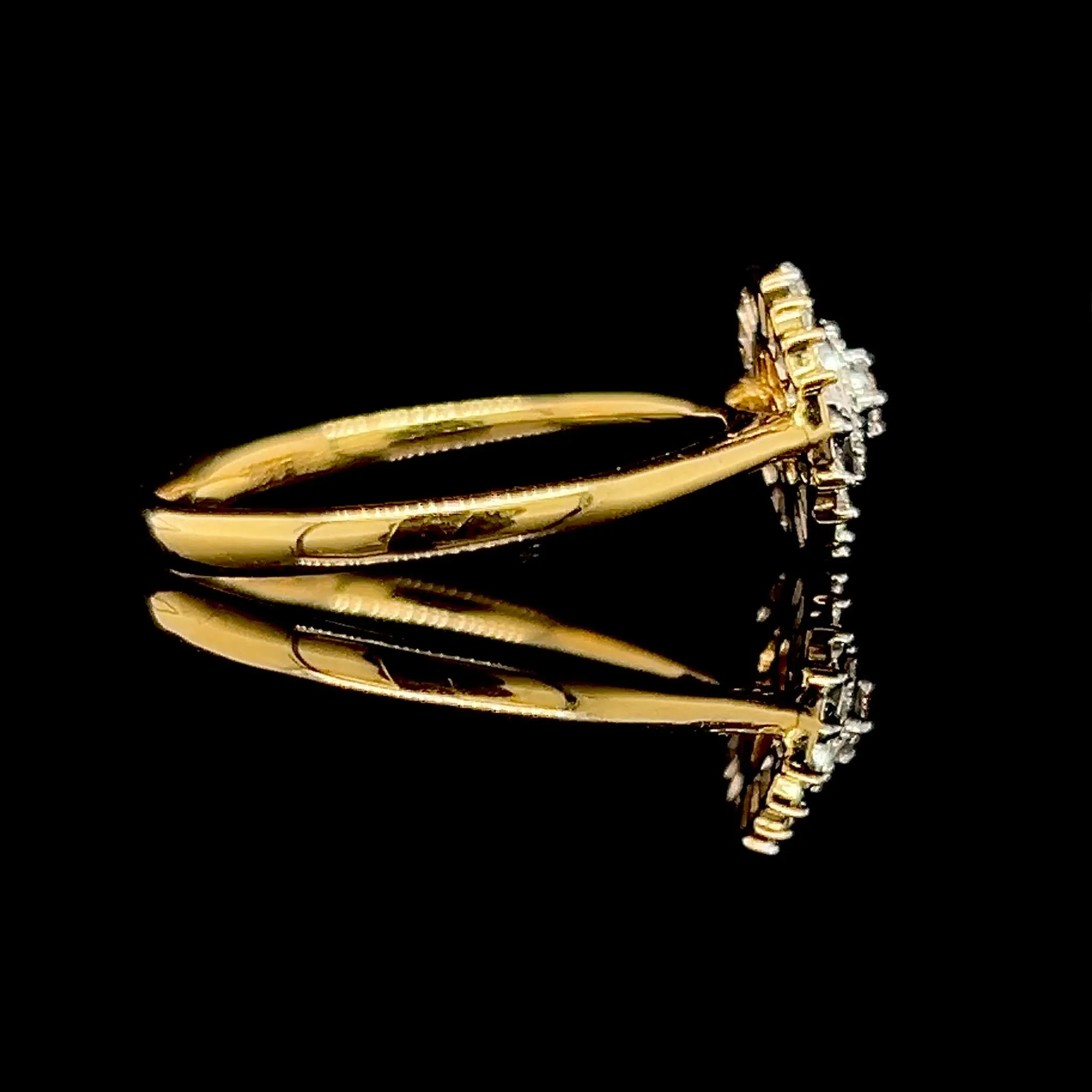 #LVNA2024 | Golden Pear Paved Diamond Ring 18kt